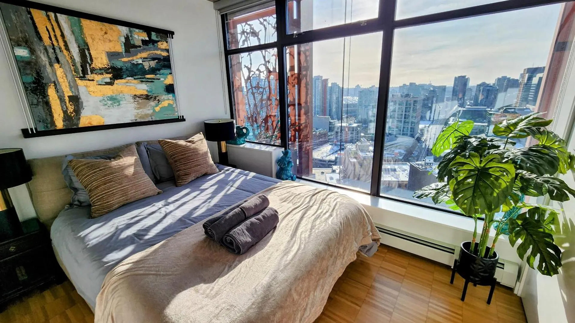 Luxury Downtown Vancouver Suite 0*,