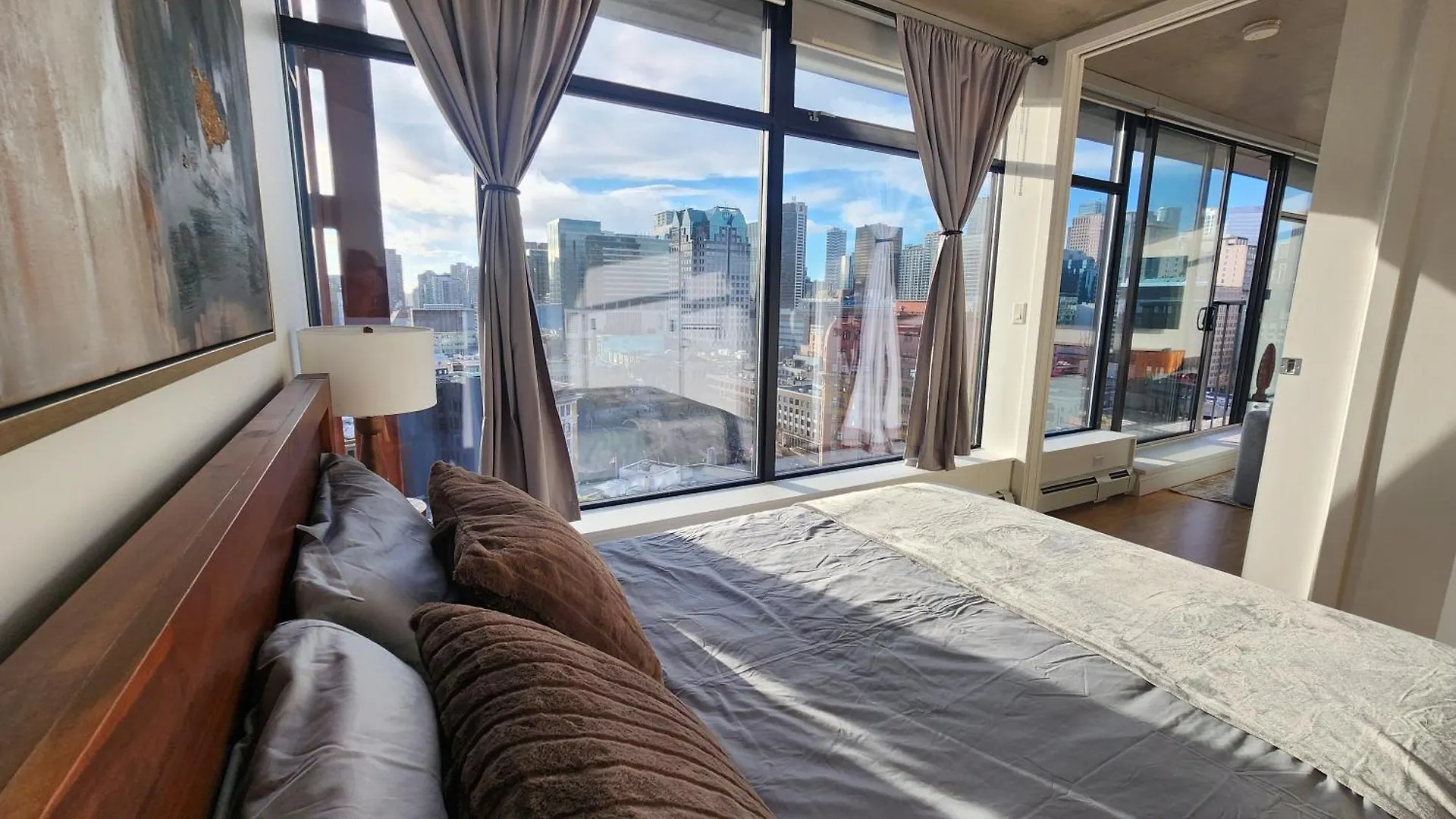 Luxury Downtown Vancouver Suite 0*,  Canada