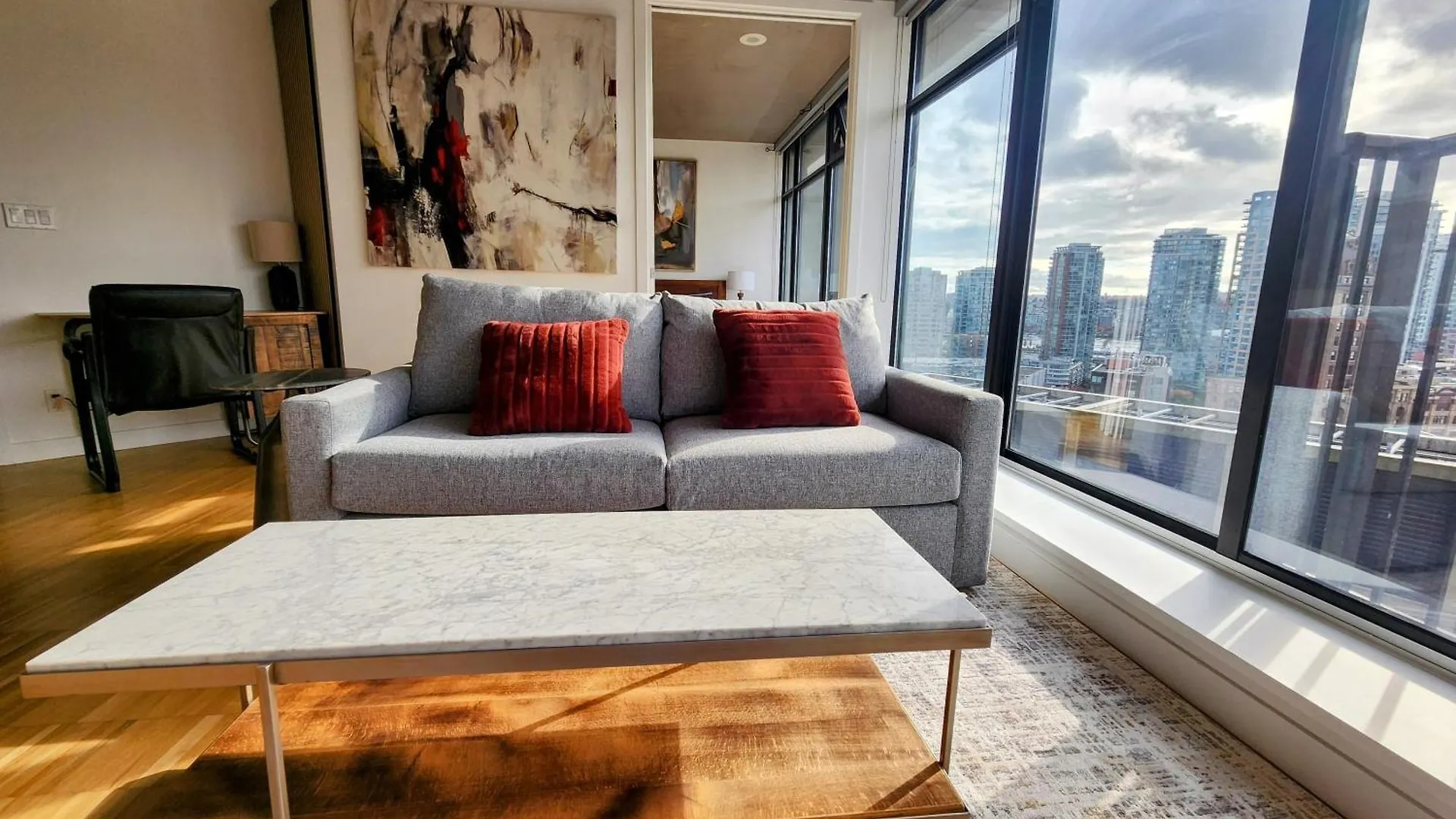 Luxury Downtown Vancouver Suite Apartment