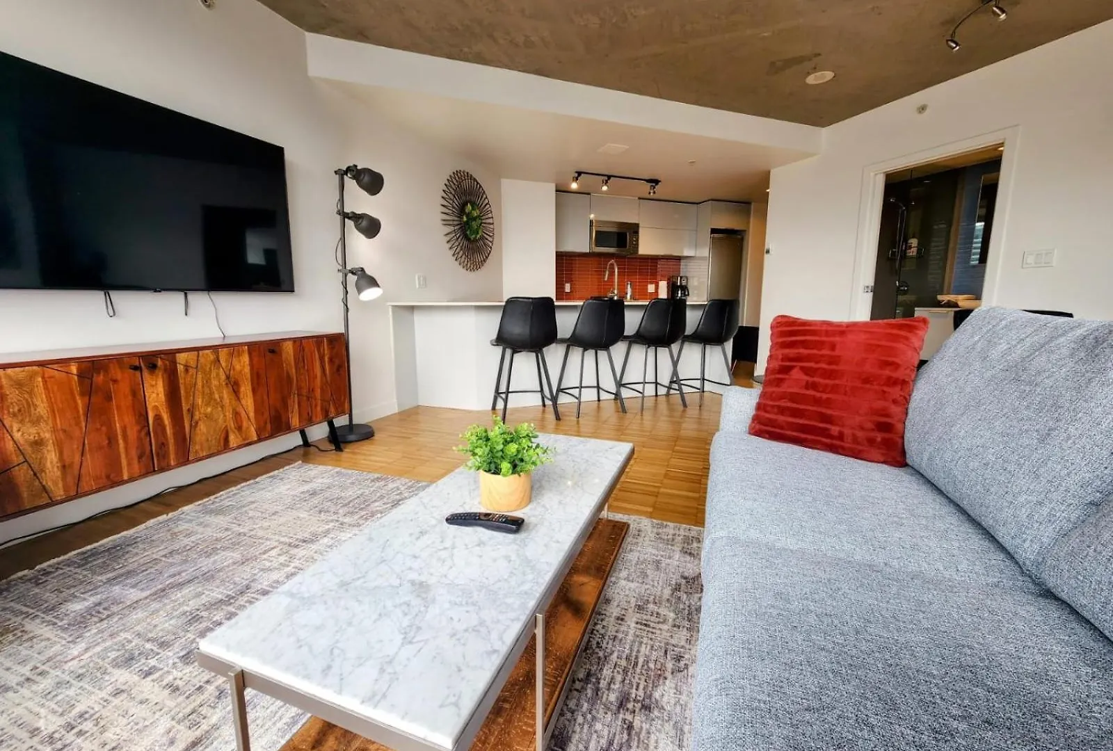 Luxury Downtown Vancouver Suite Apartment