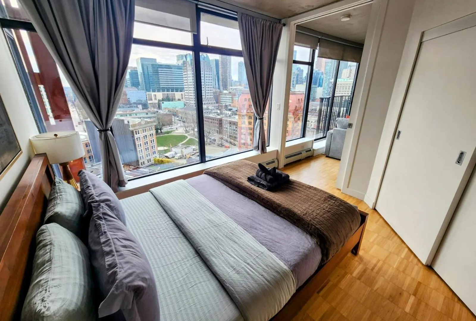 Luxury Downtown Vancouver Suite Apartment