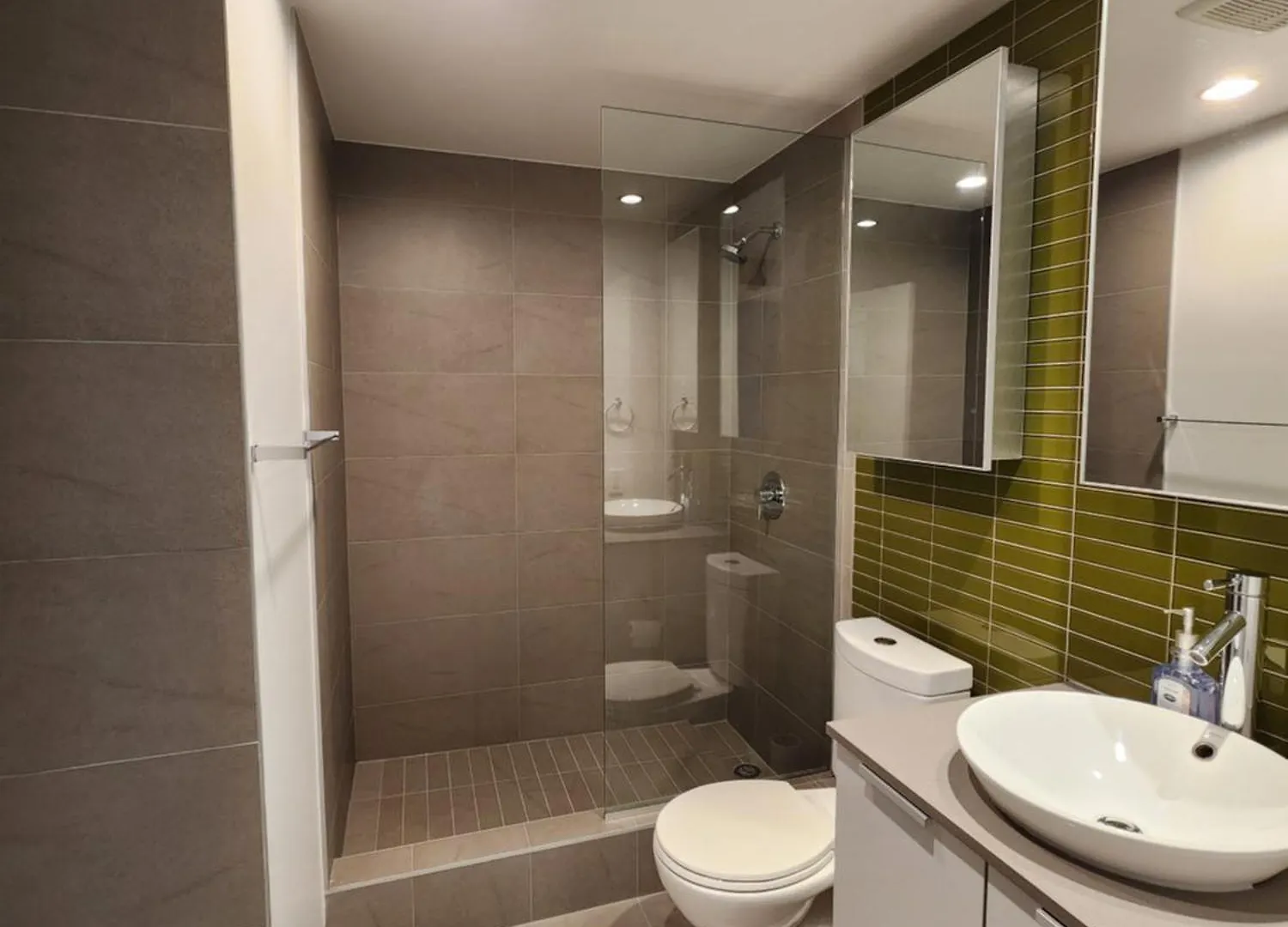 Luxury Downtown Vancouver Suite Apartment