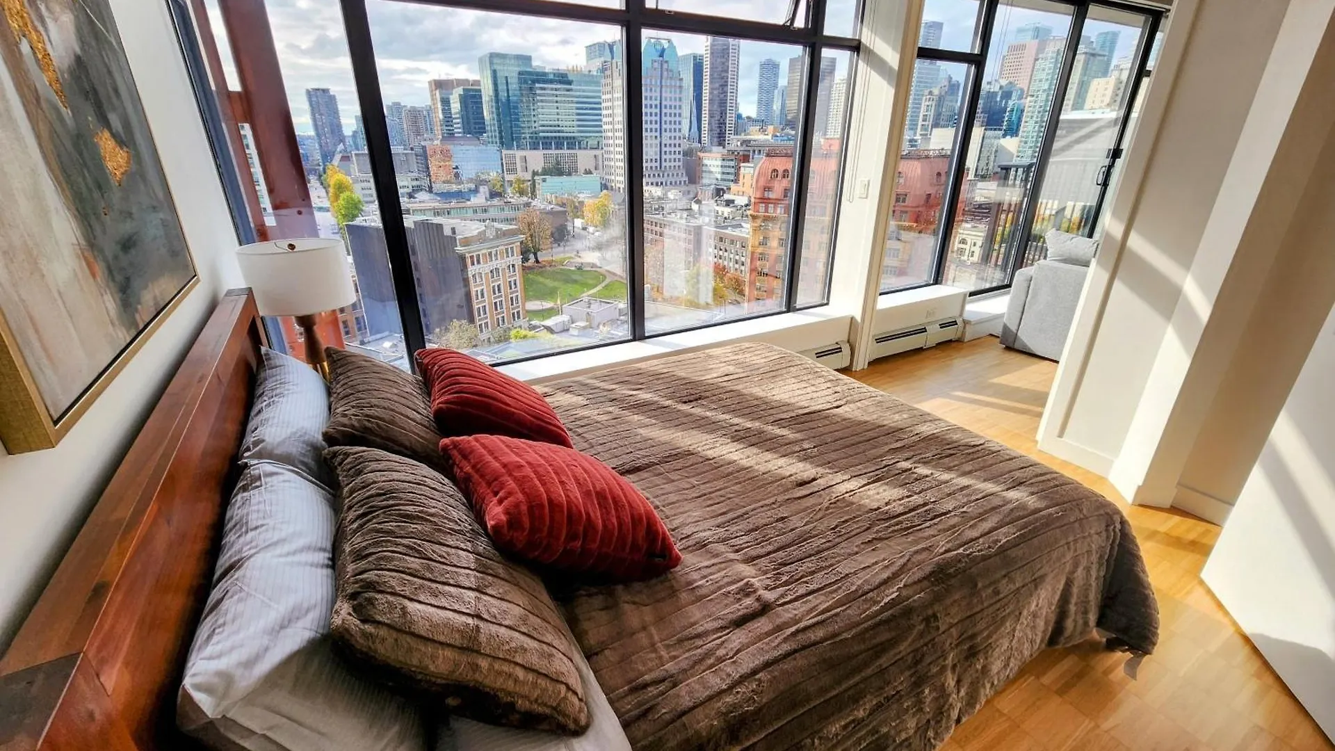 Luxury Downtown Vancouver Suite 0*,