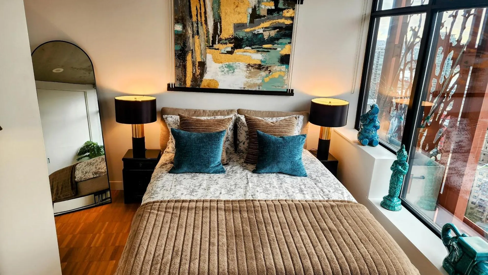 Luxury Downtown Vancouver Suite Canada